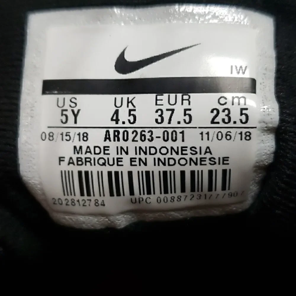 NIKE TEAM HUSTLE D8 BASKETBALL SHOES, SIZE 5